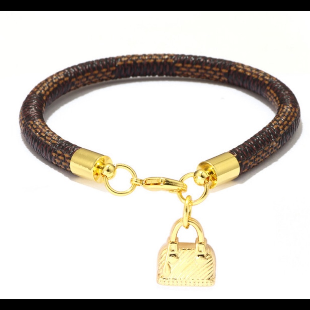 Charmsmic-Women Gold Pendant Bracelet